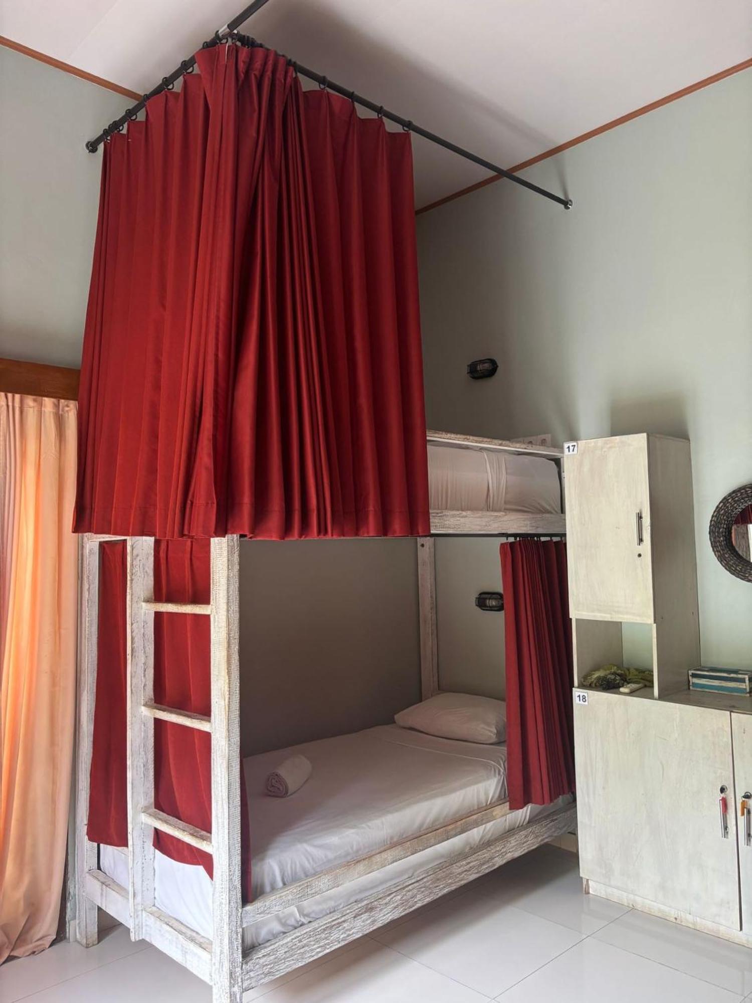 Castaway Island Hostel Нуса-Лембонган Екстер'єр фото