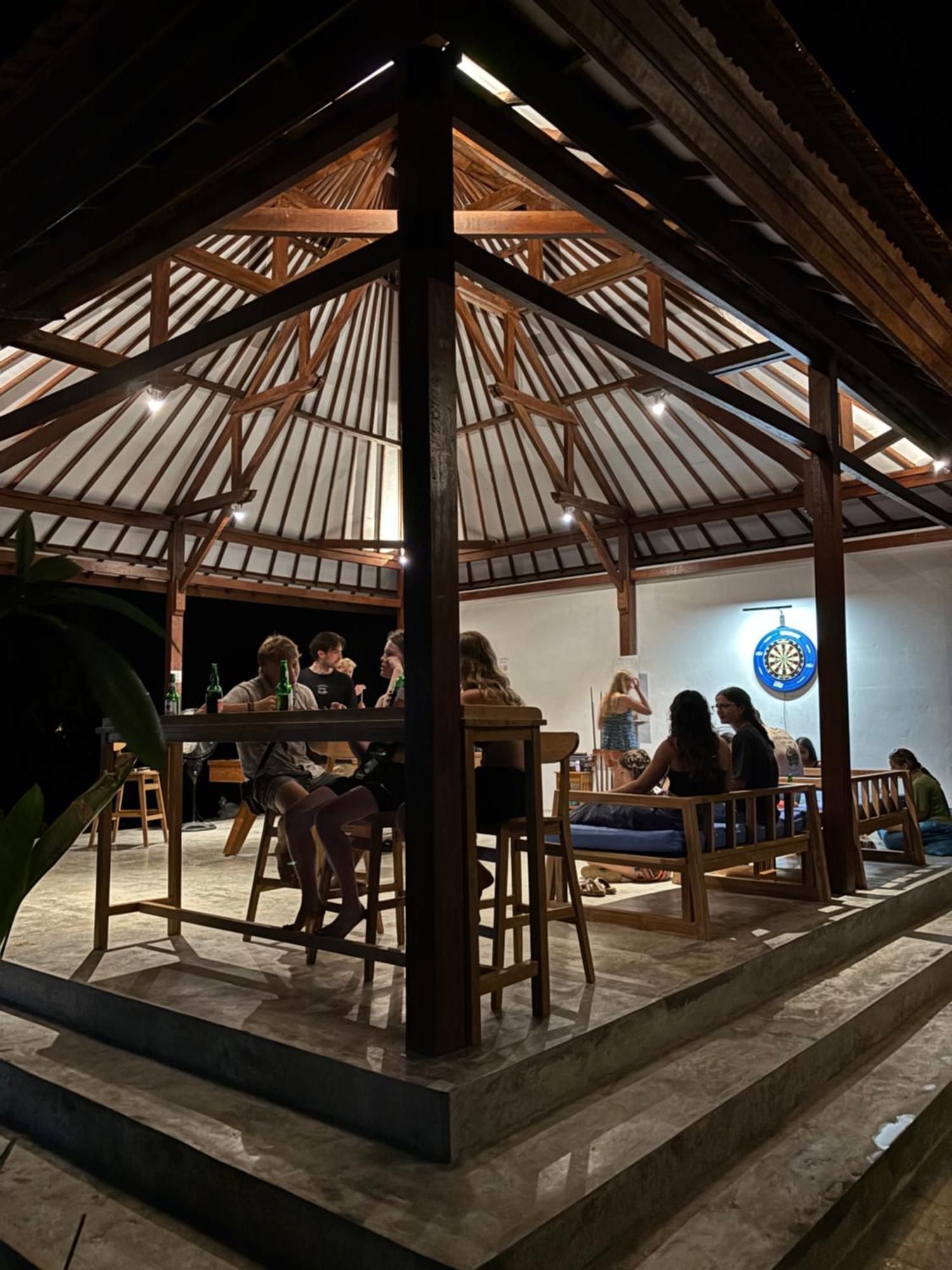 Castaway Island Hostel Нуса-Лембонган Екстер'єр фото