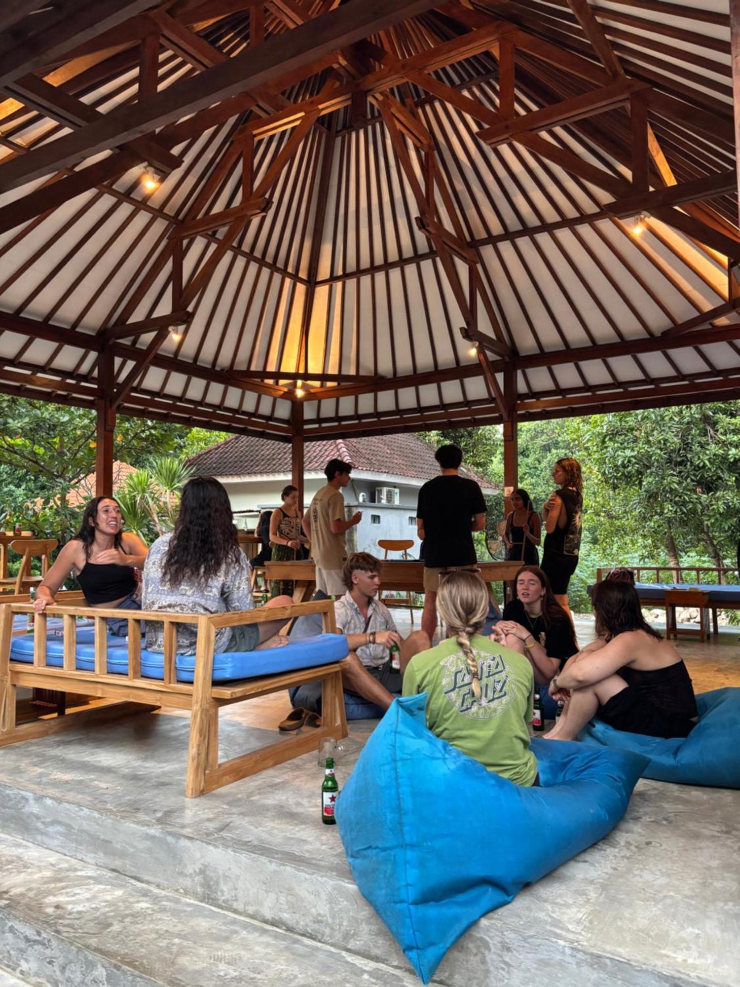 Castaway Island Hostel Нуса-Лембонган Екстер'єр фото