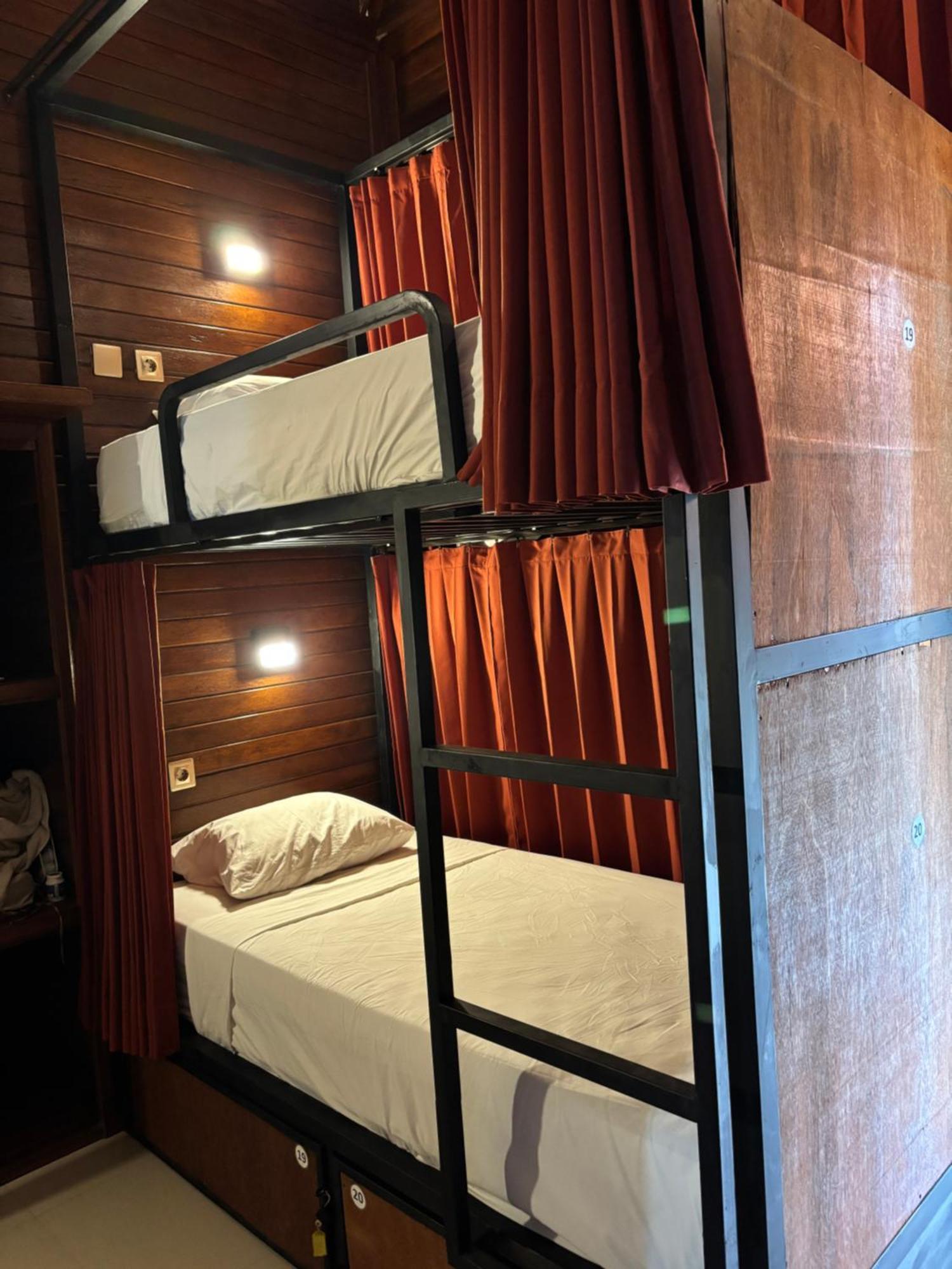 Castaway Island Hostel Нуса-Лембонган Екстер'єр фото